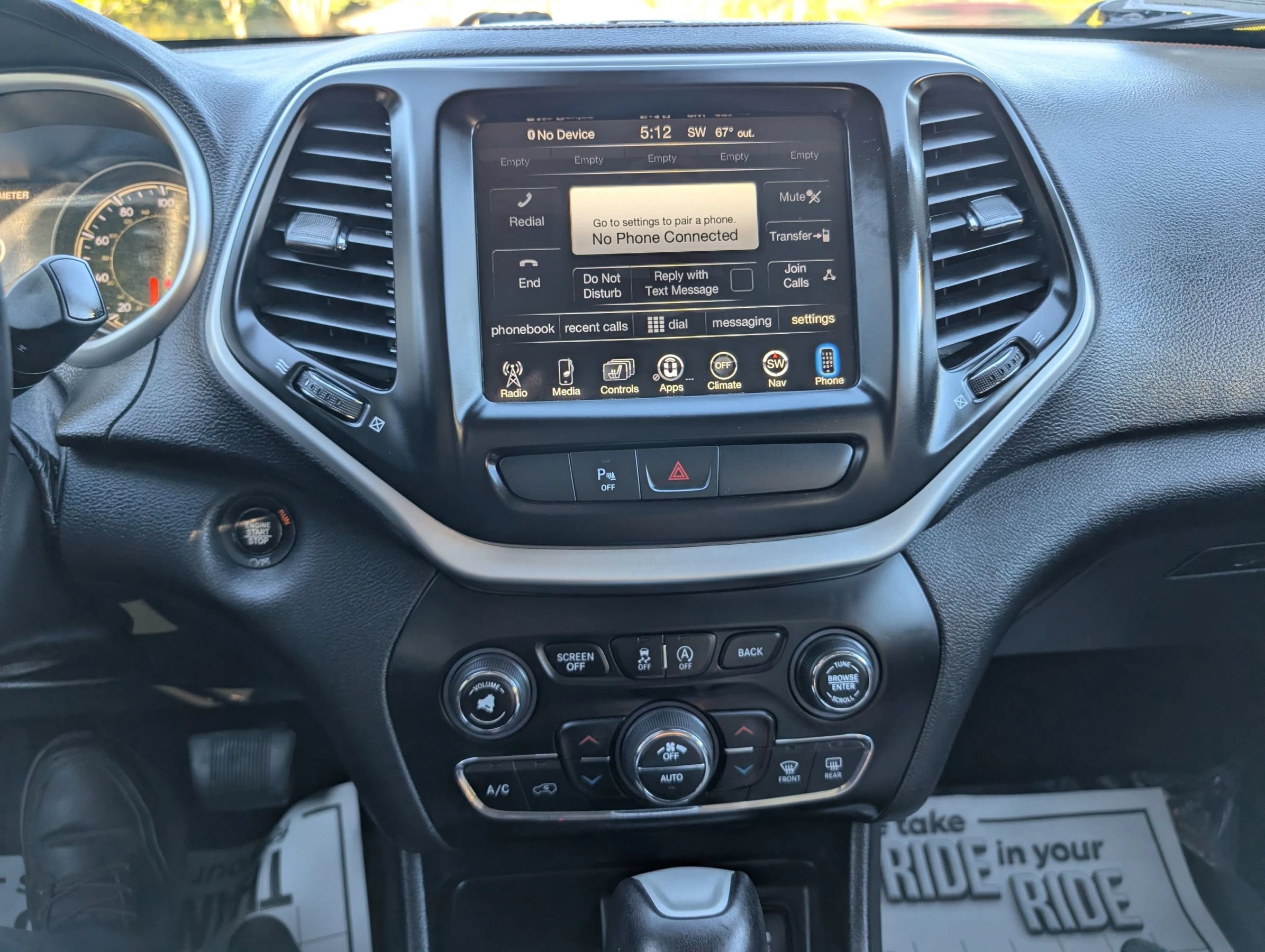 Used 2017 Jeep Cherokee Limited w/ Luxury Group AWD/4WD image 33