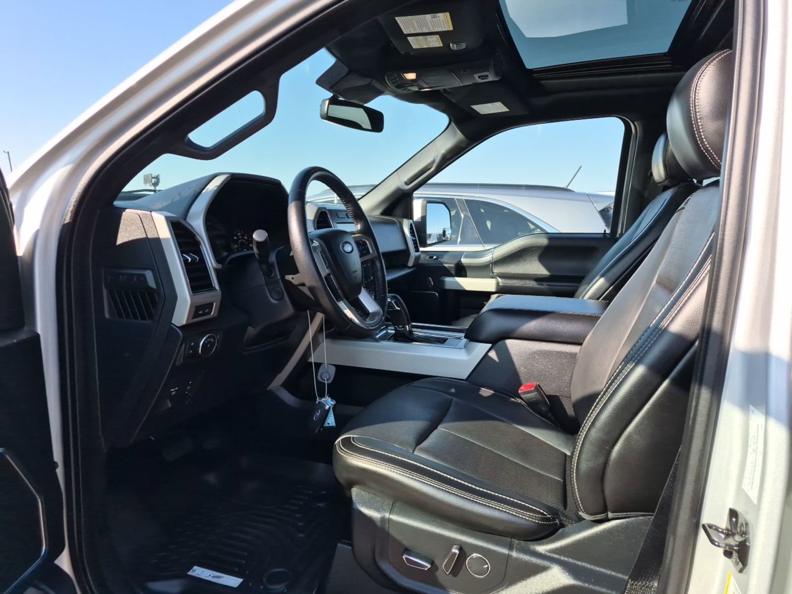 Used 2018 Ford F150 Lariat w/ Equipment Group 502A Luxury AWD/4WD image 6