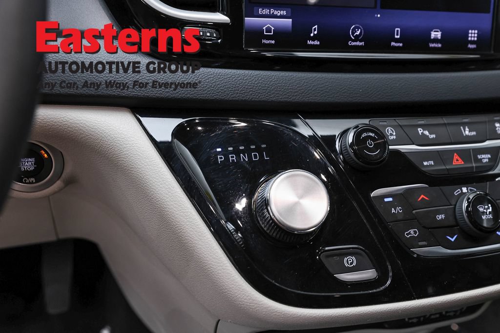 Used 2023 Chrysler Pacifica Touring-L FWD image 13