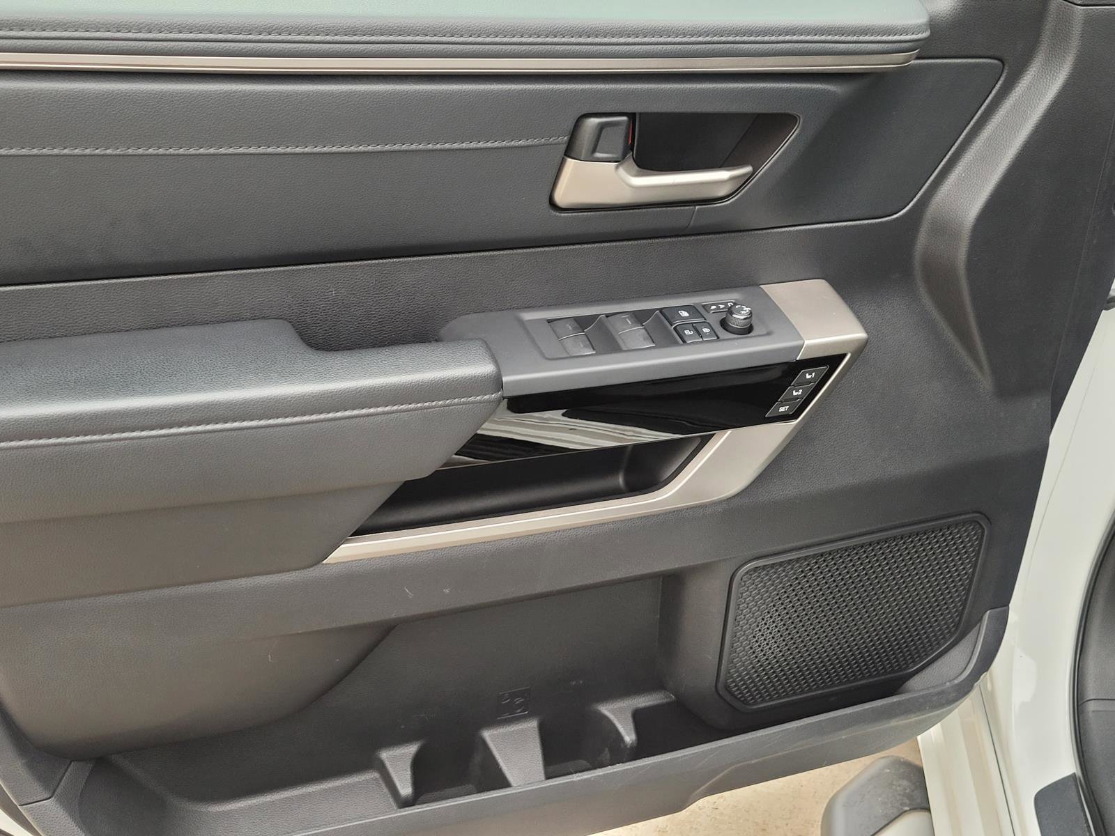 Used 2022 Toyota Tundra Limited RWD image 4