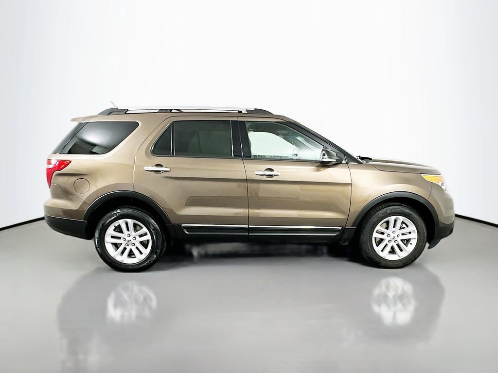 Used 2015 Ford Explorer XLT w/ Equipment Group 201B image 4