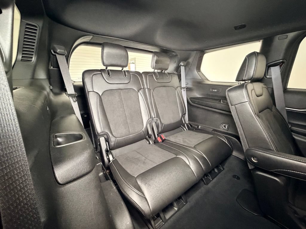 Used 2023 Jeep Grand Cherokee L Laredo AWD/4WD image 9