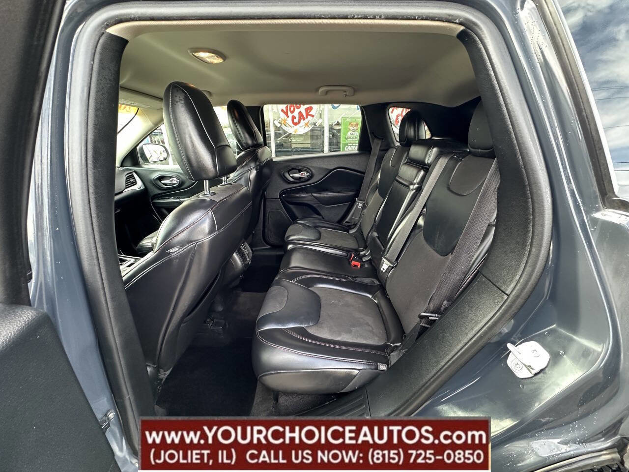 Used 2017 Jeep Cherokee Trailhawk w/ Cold Weather Group image 20