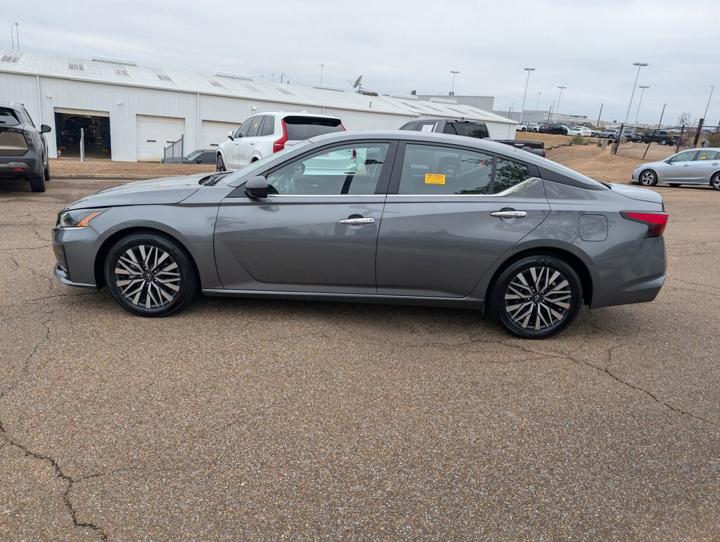 Used 2024 Nissan Altima 2.5 SV image 7
