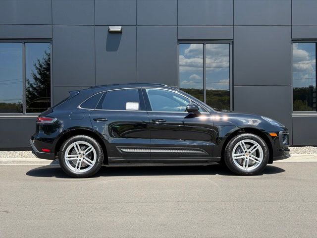 Used 2025 Porsche Macan AWD/4WD image 8