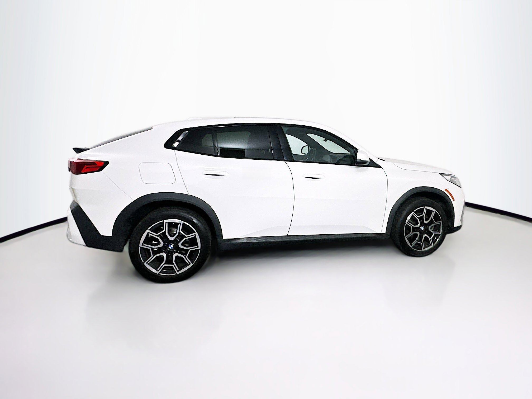 Used 2025 BMW X2 xDrive28i image 10