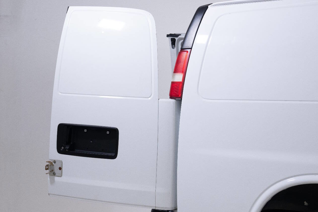 Used 2014 Chevrolet Express 3500 Extended RWD image 47