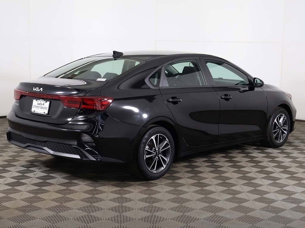 Used 2023 Kia Forte LXS image 8