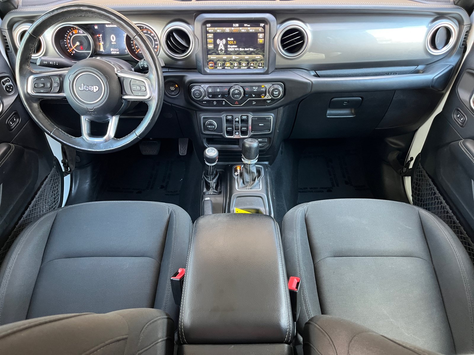 Used 2018 Jeep Wrangler Unlimited Sahara AWD/4WD image 16