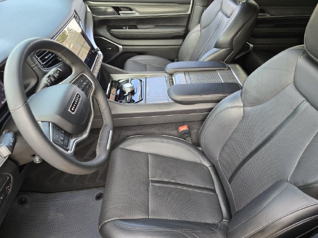 Certified 2024 Jeep Wagoneer Series III AWD/4WD image 13