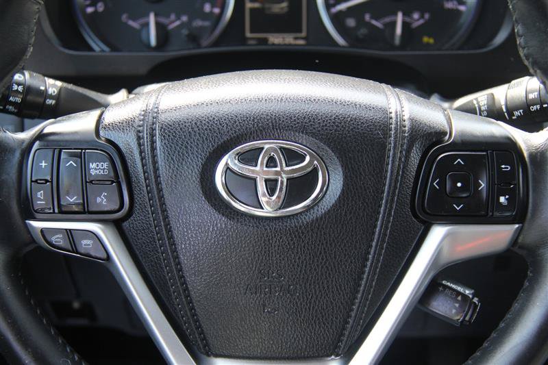 Used 2014 Toyota Highlander Limited FWD image 29