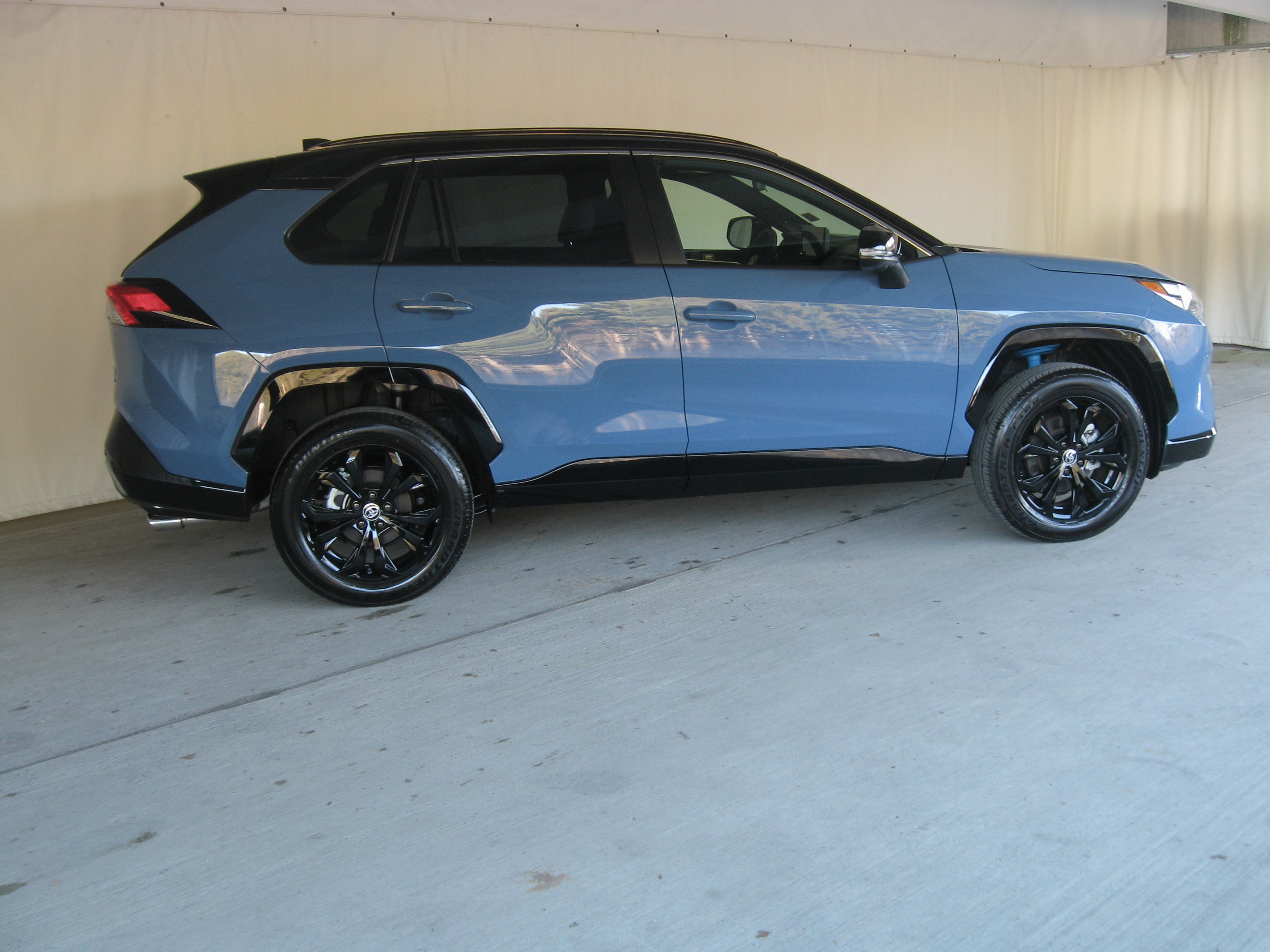 Used 2025 Toyota RAV4 XSE w/ Advanced Technology Package image 6