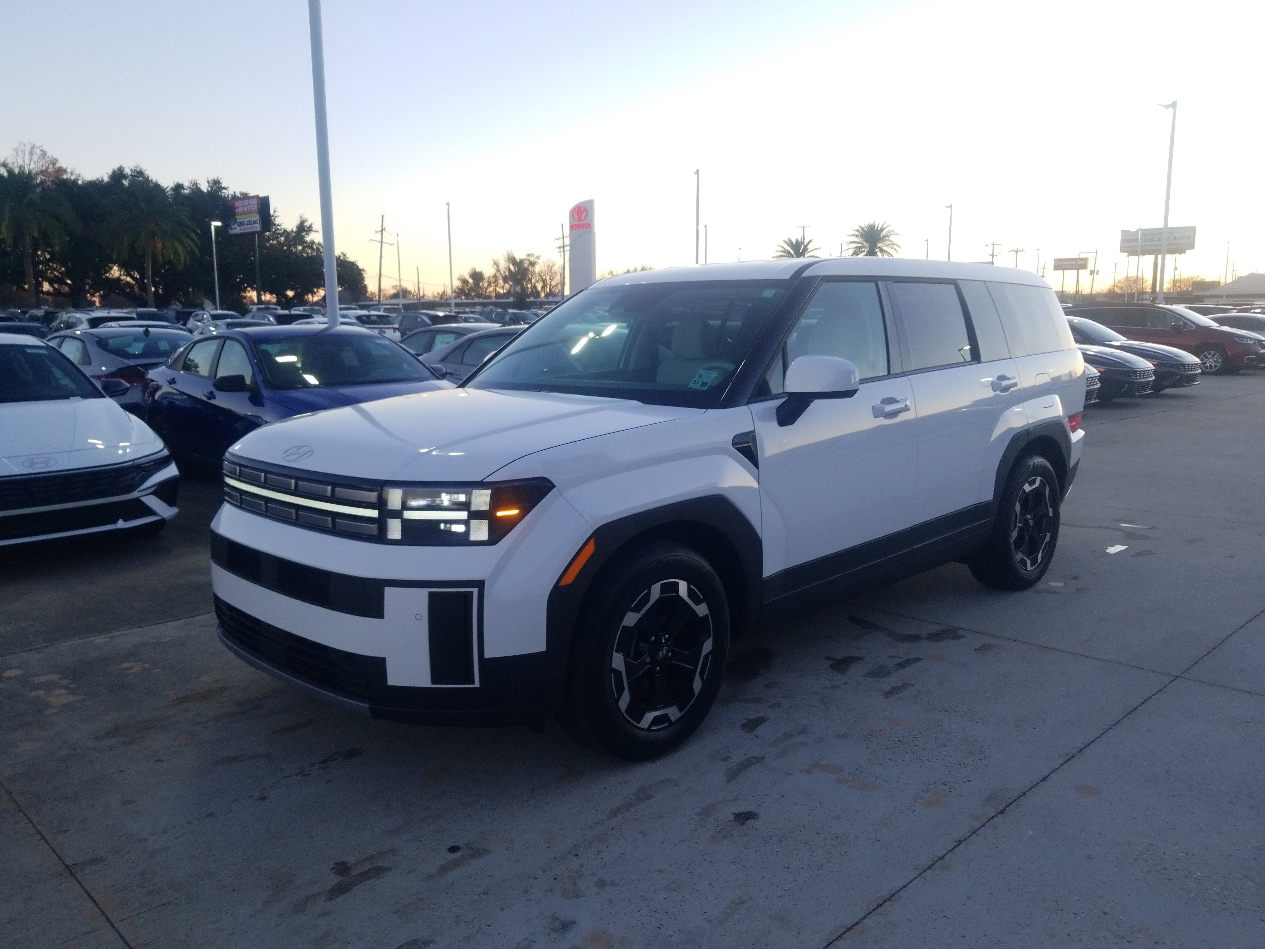 Certified 2025 Hyundai Santa Fe SE image 3