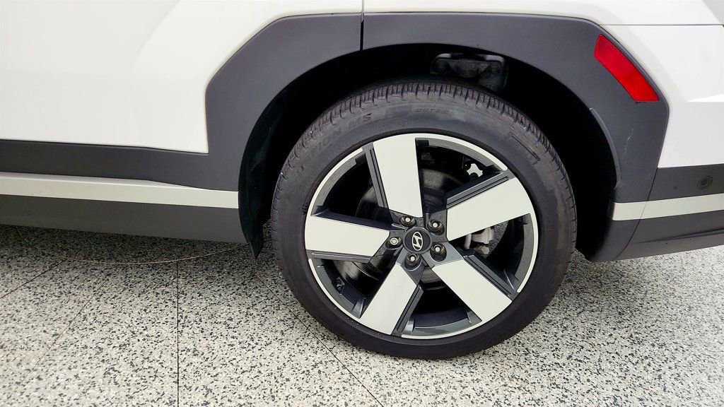Used 2024 Hyundai Santa Fe Limited image 9