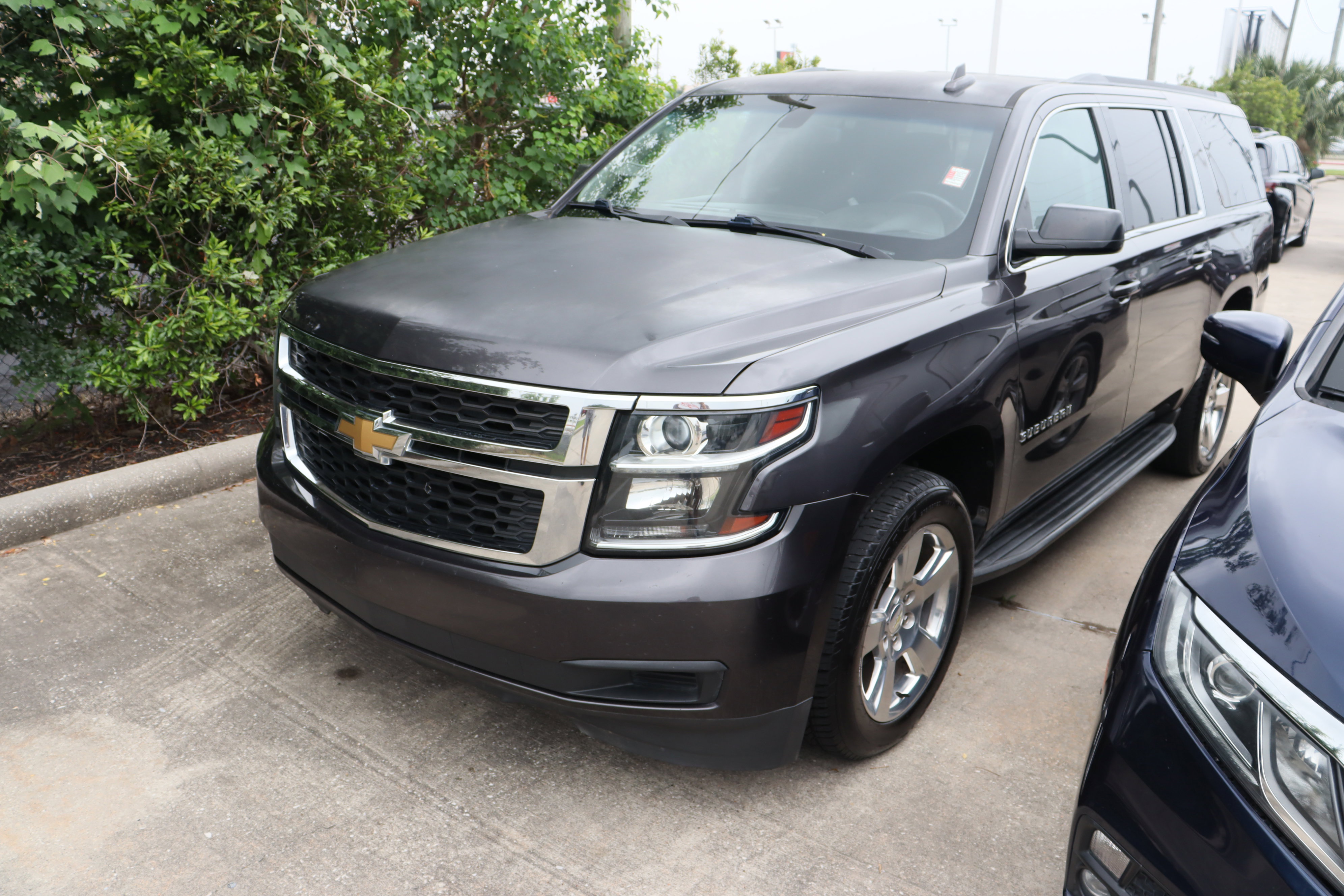 Used 2017 Chevrolet Suburban LS RWD image 6