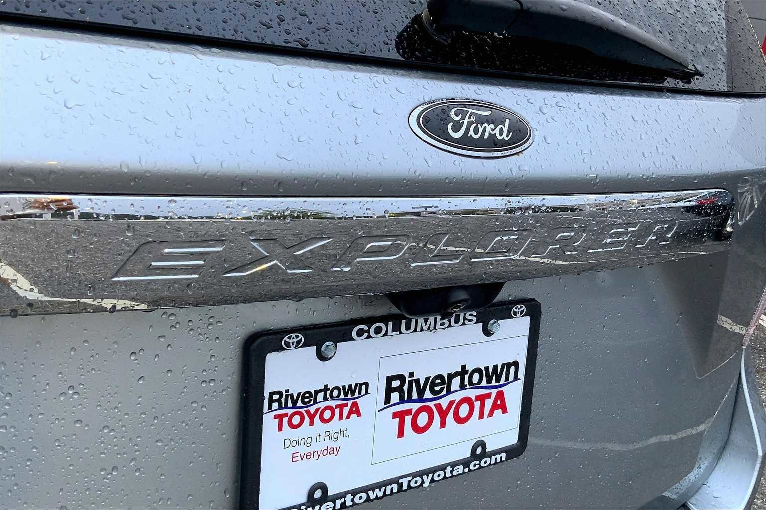 Used 2022 Ford Explorer XLT image 17