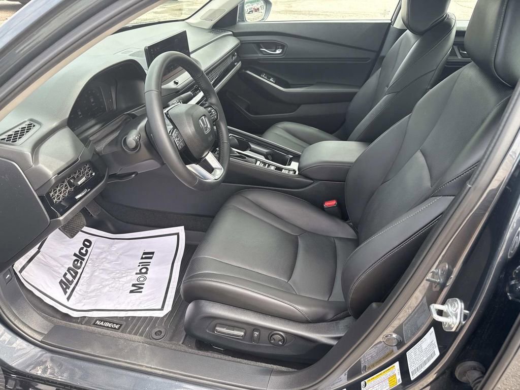 Used 2024 Honda Accord Touring image 9