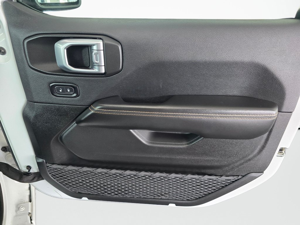 Used 2025 Jeep Wrangler Unlimited Sahara AWD/4WD image 40
