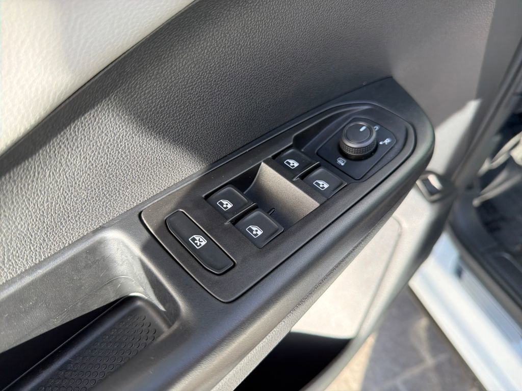 Certified 2024 Volkswagen Taos SE w/ Panoramic Sunroof Package image 12