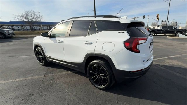 Used 2022 GMC Terrain SLE w/ Driver Convenience Package image 6