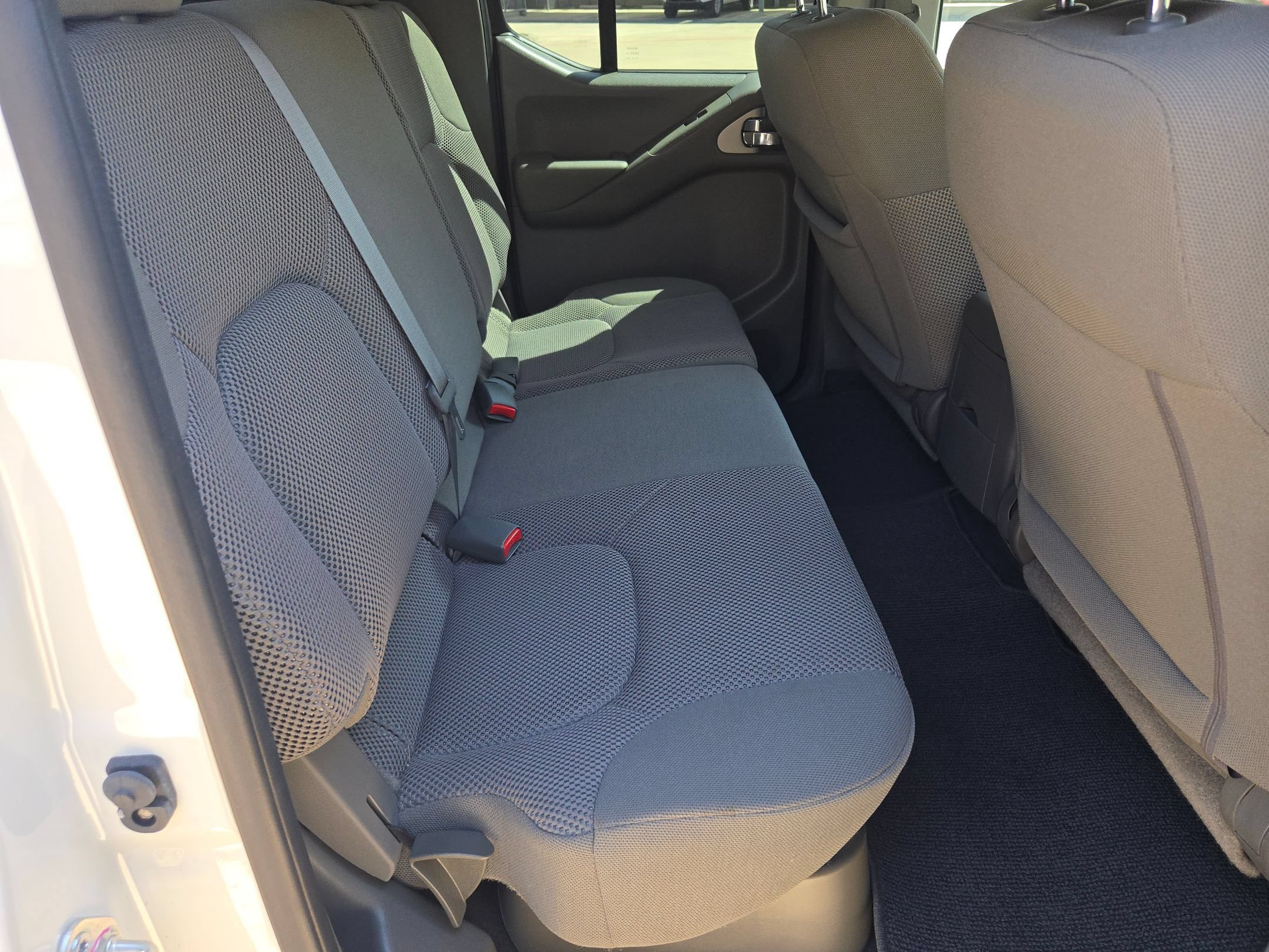 Used 2021 Nissan Frontier SV w/ Midnight Edition Floor Mats RWD image 24