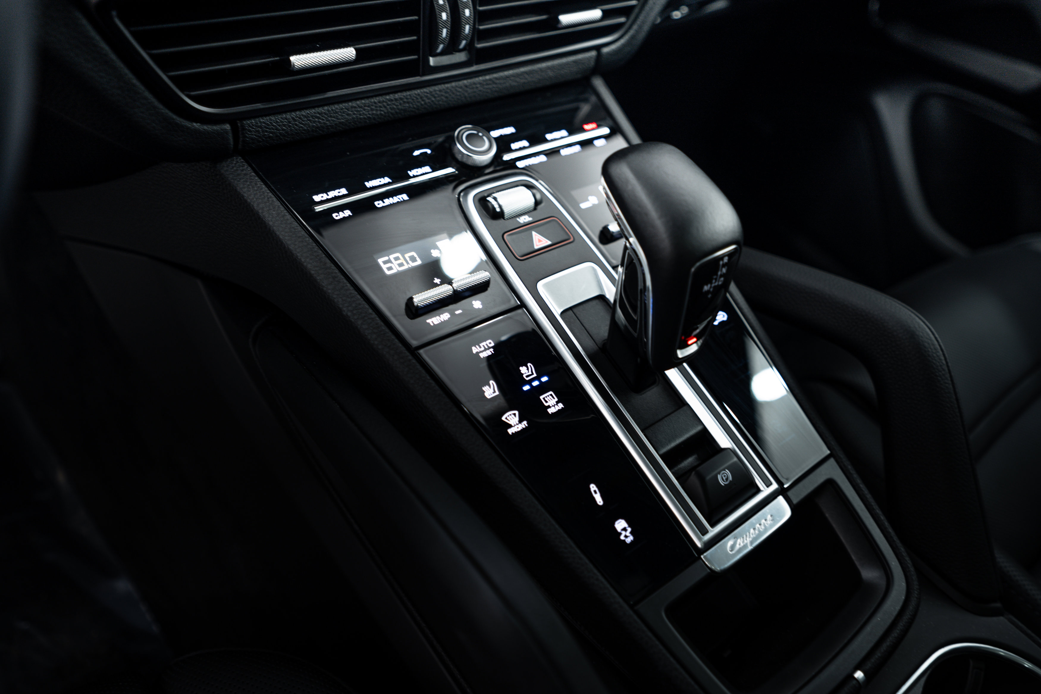 Certified 2022 Porsche Cayenne Platinum Edition AWD/4WD image 16