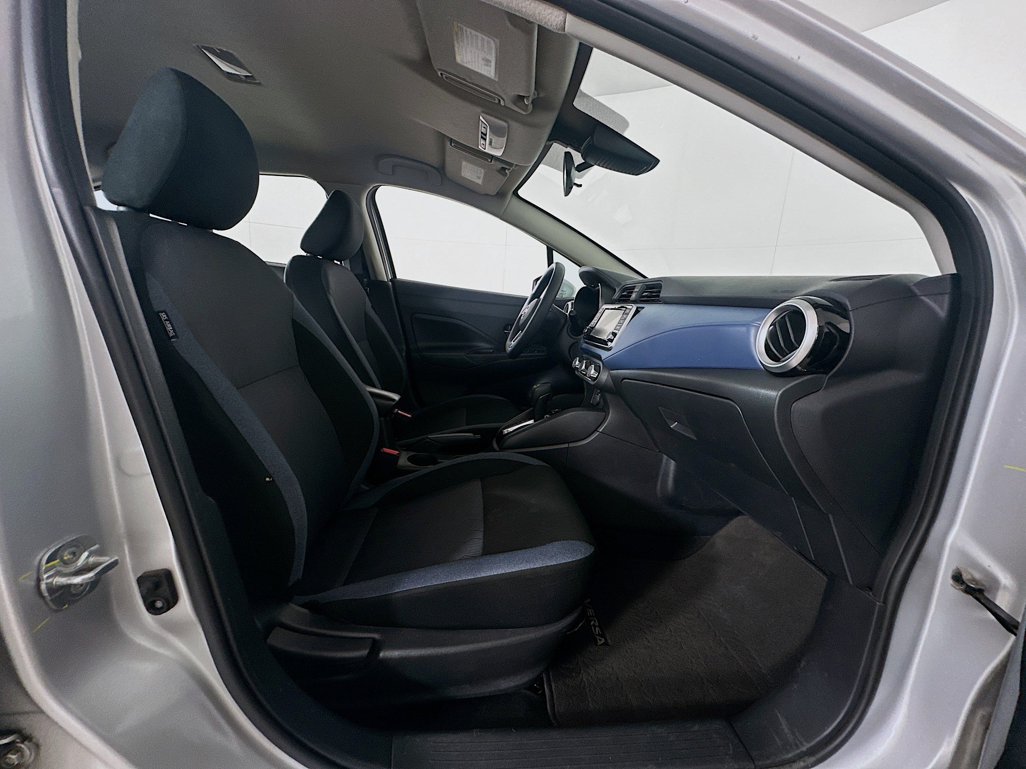 Used 2025 Nissan Versa SV FWD image 29