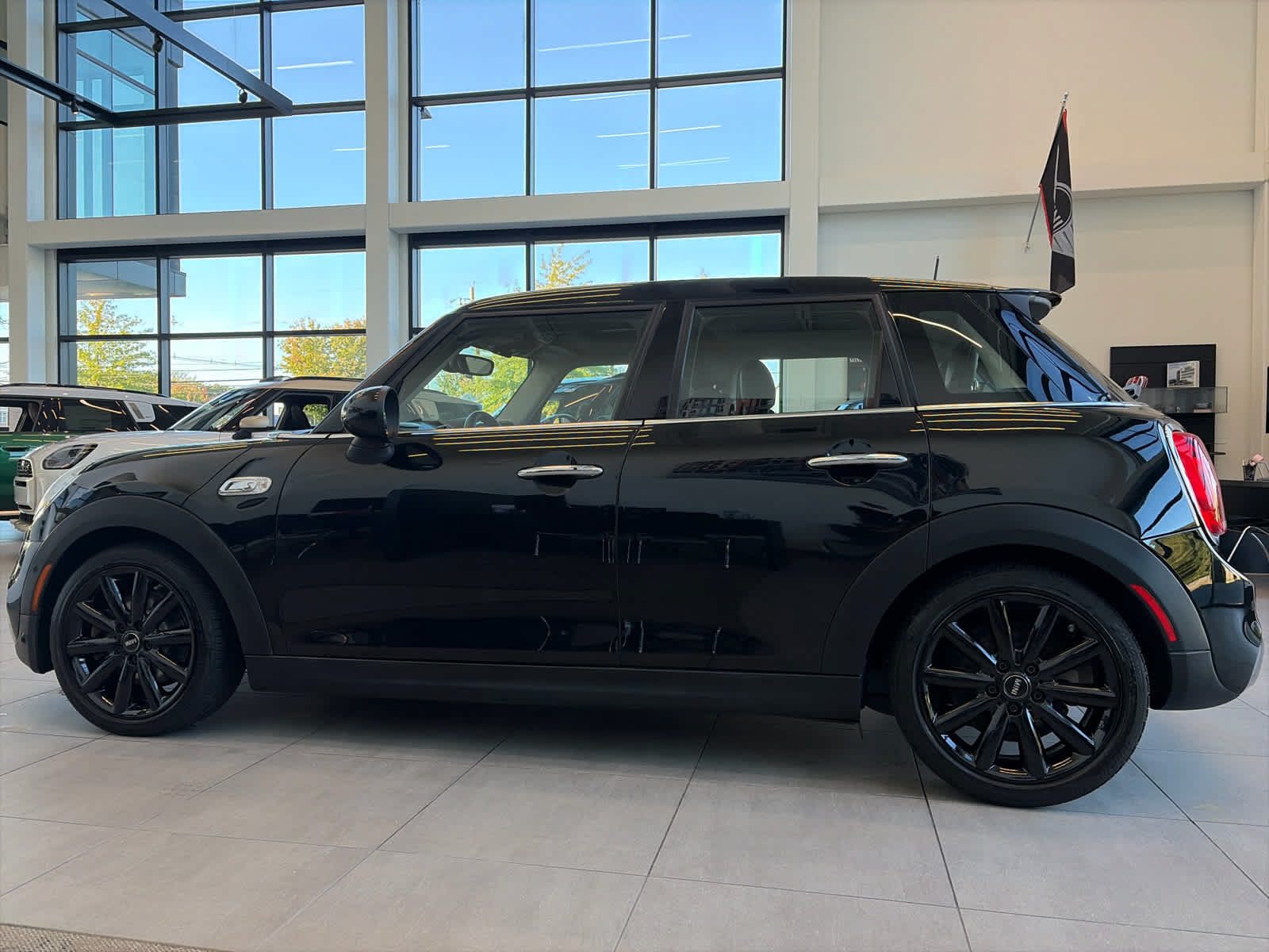 Used 2018 MINI Cooper S FWD image 2