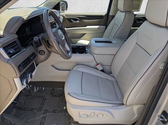 Used 2023 GMC Yukon XL Denali AWD/4WD image 16