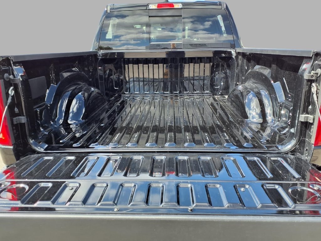 Used 2026 RAM 1500 Laramie AWD/4WD image 25