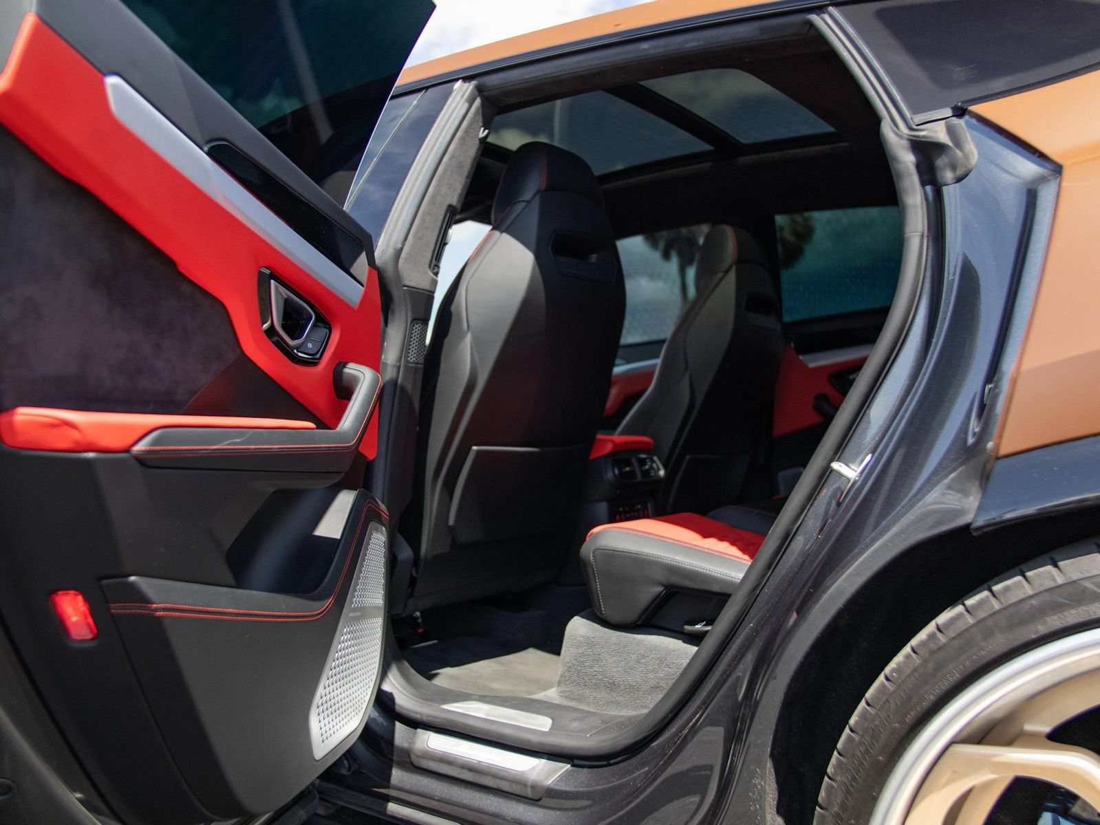 Used 2019 Lamborghini Urus AWD/4WD image 36