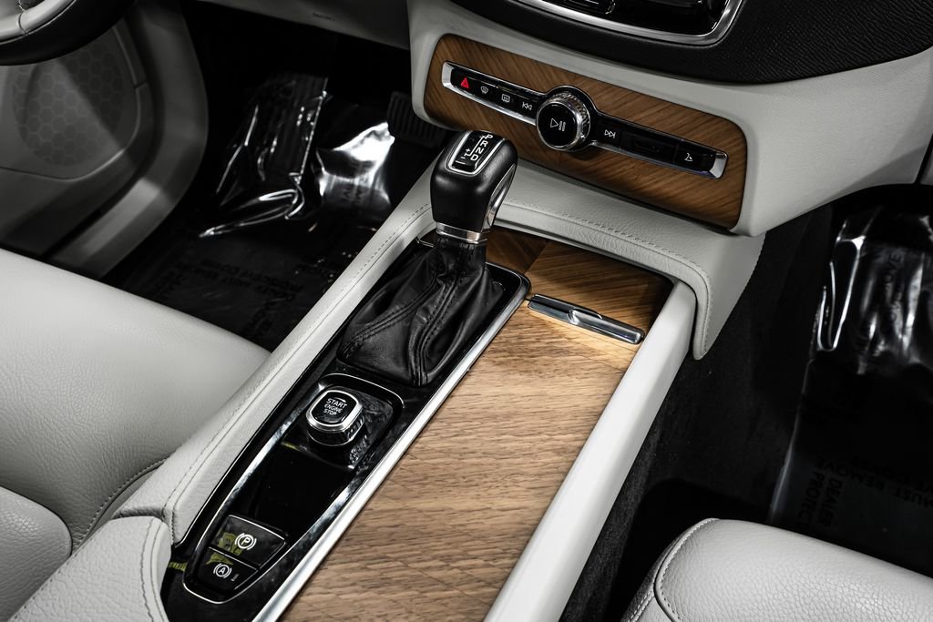 Used 2022 Volvo XC90 T6 Momentum w/ Advanced Package image 17