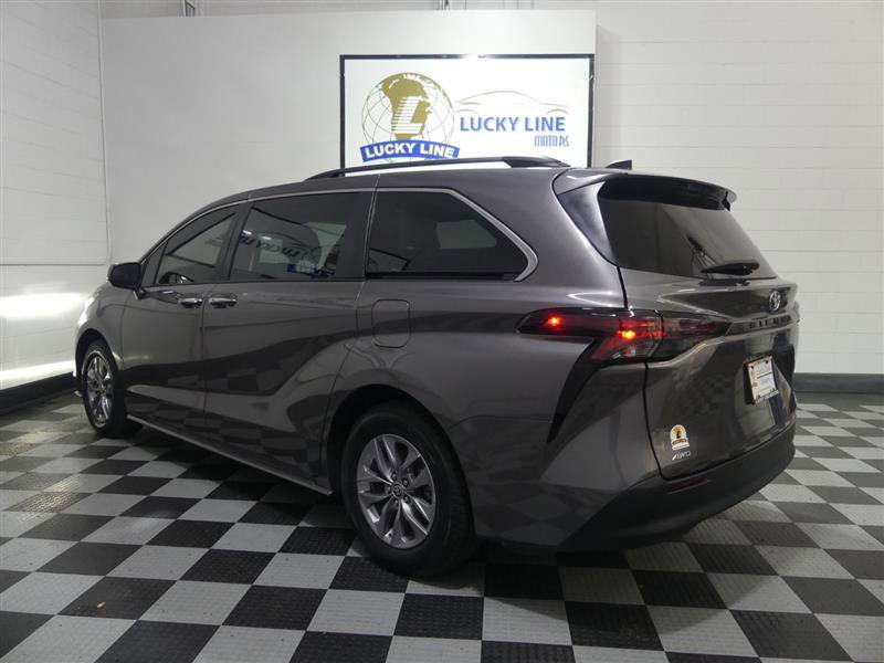 Used 2023 Toyota Sienna XLE w/ XLE Plus Package AWD/4WD image 11