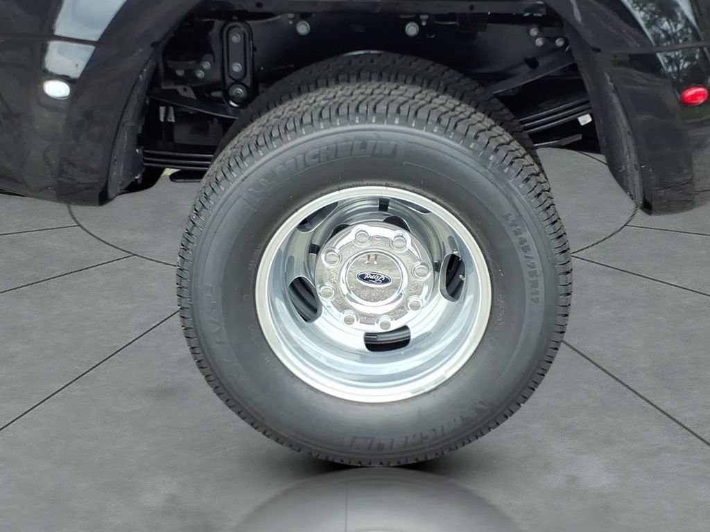 New 2026 Ford F350 XLT w/ XLT Premium Package AWD/4WD image 4