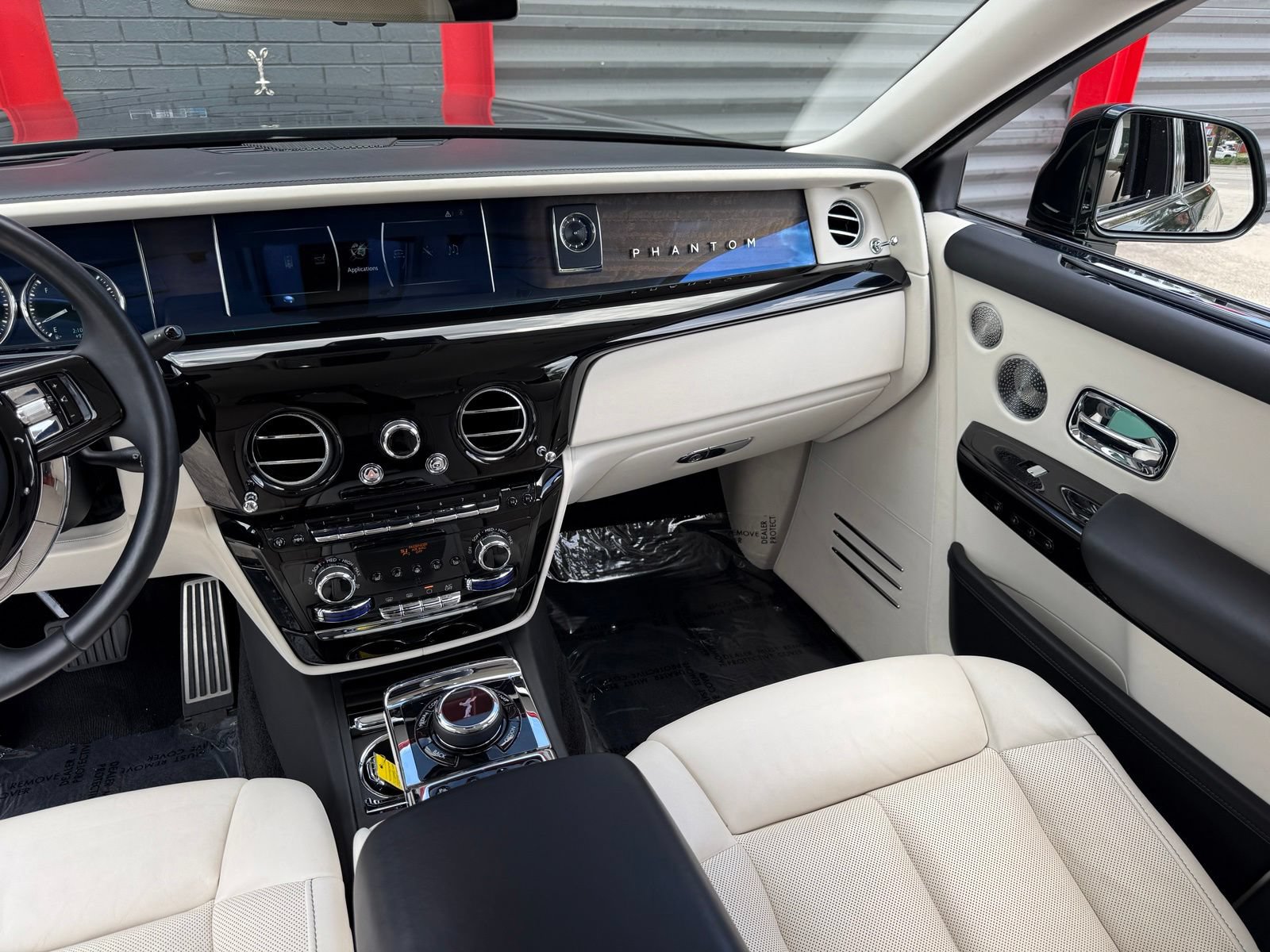 Used 2022 Rolls-Royce Phantom Sedan RWD image 35