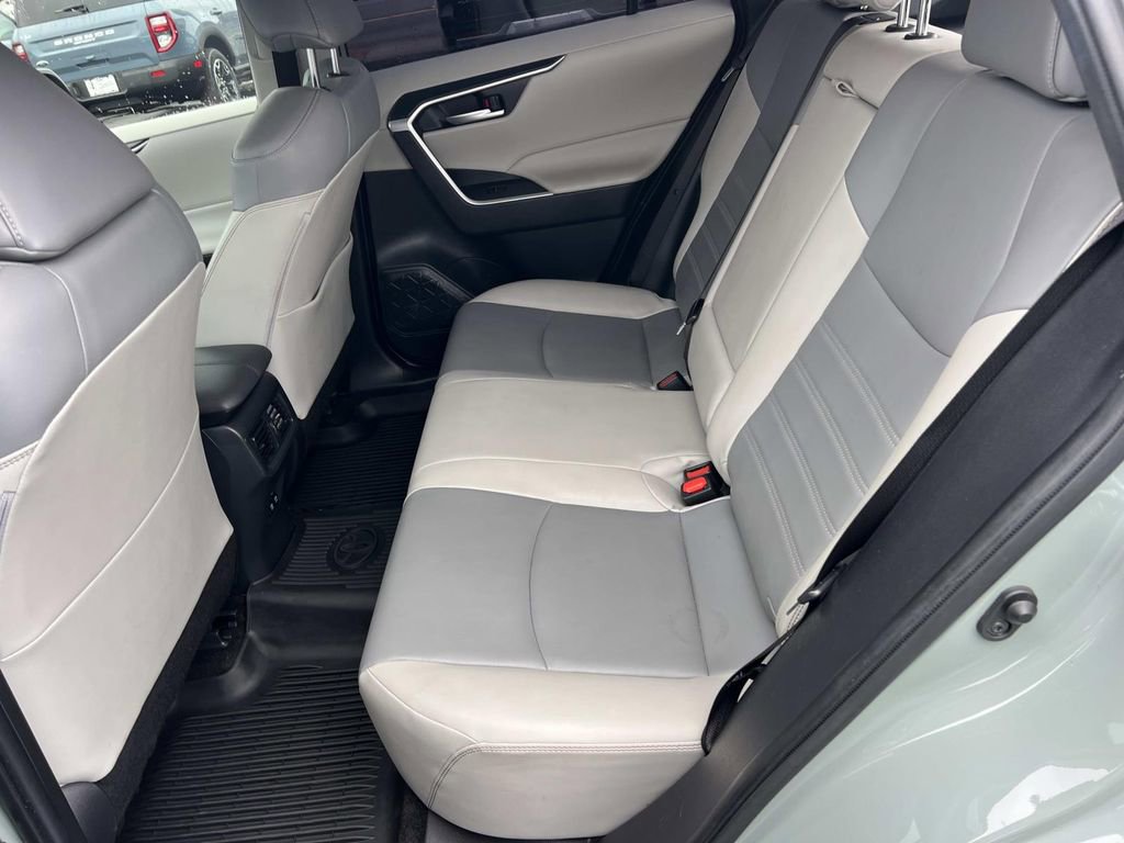 Used 2020 Toyota RAV4 XLE Premium image 20