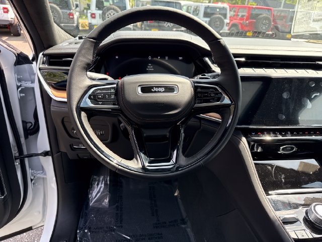 New 2026 Jeep Grand Cherokee Summit w/ Obsidian Package AWD/4WD image 17