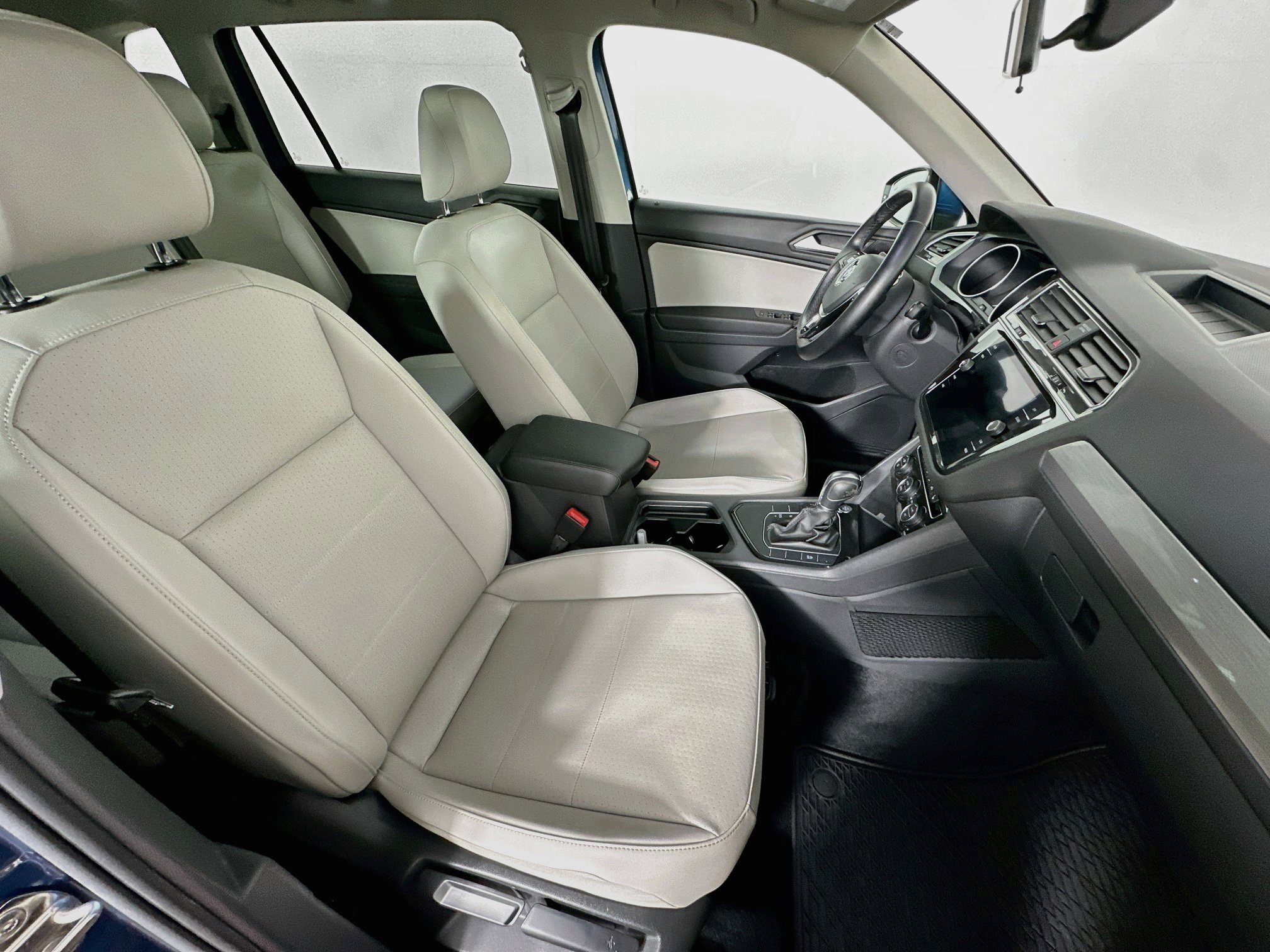 Used 2019 Volkswagen Tiguan SE w/ Panoramic Sunroof Package FWD image 32