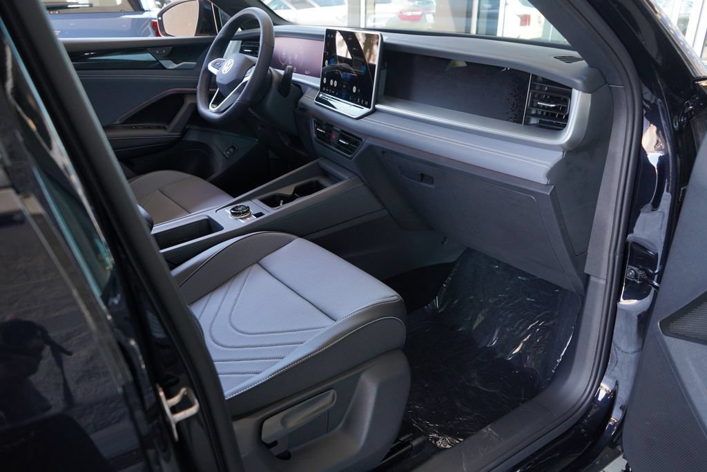 New 2026 Volkswagen Tiguan SE R-Line FWD image 30