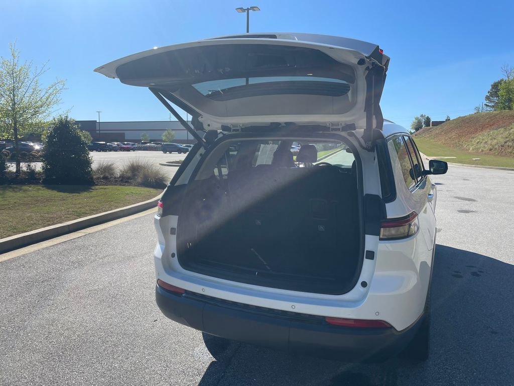 Used 2022 Jeep Grand Cherokee L Limited w/ Black Appearance Package image 19