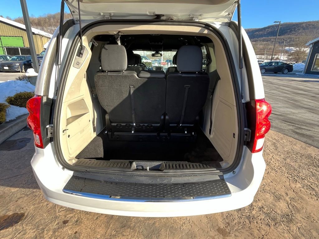 Used 2020 Dodge Grand Caravan SXT image 27