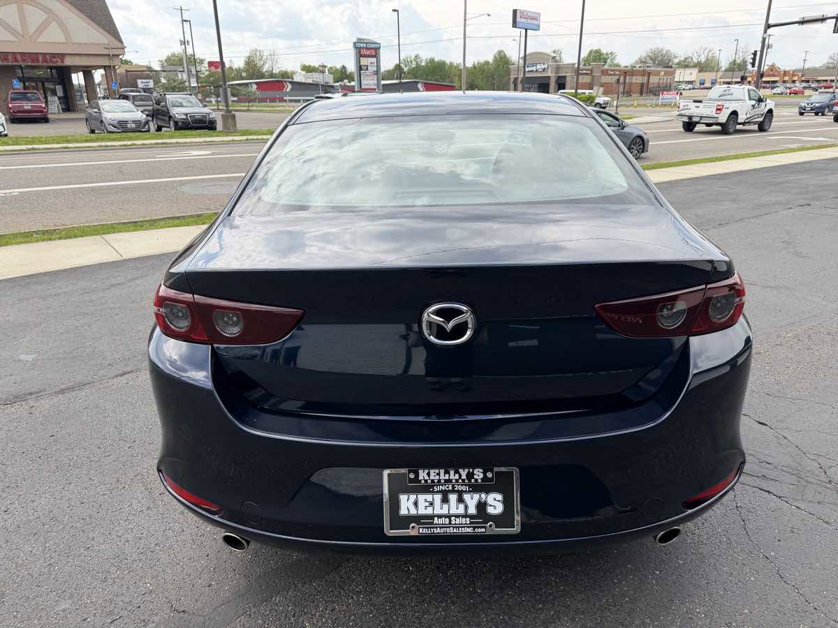 Used 2020 MAZDA MAZDA3 Sedan FWD image 4