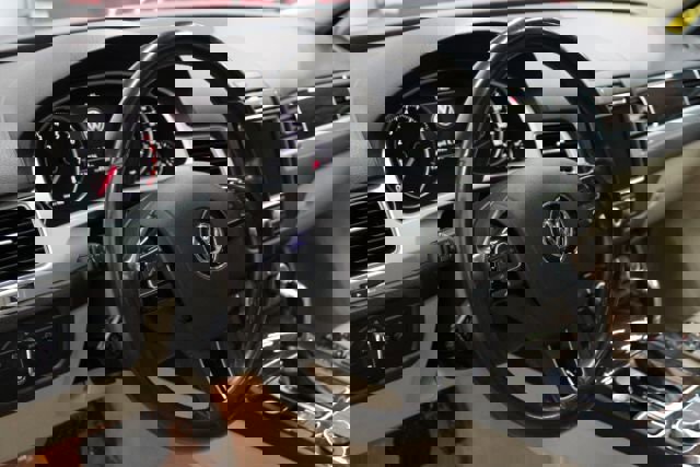 Used 2016 Volkswagen Touareg VR6 image 12