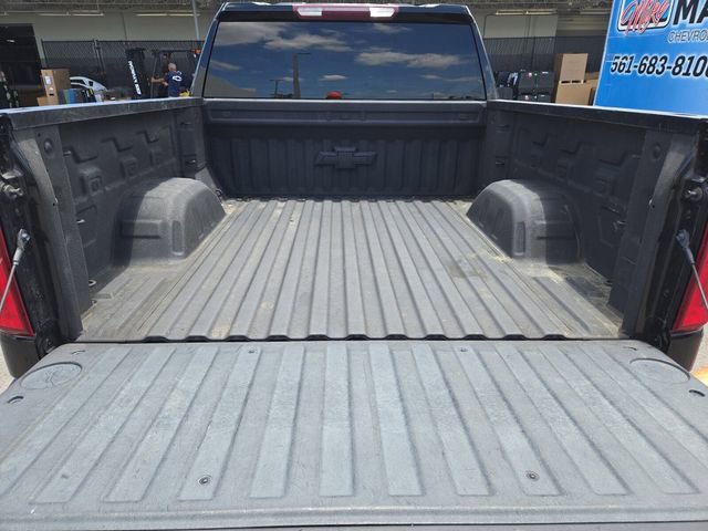 Used 2022 Chevrolet Silverado 1500 RST w/ LPO, Blackout Package RWD image 5