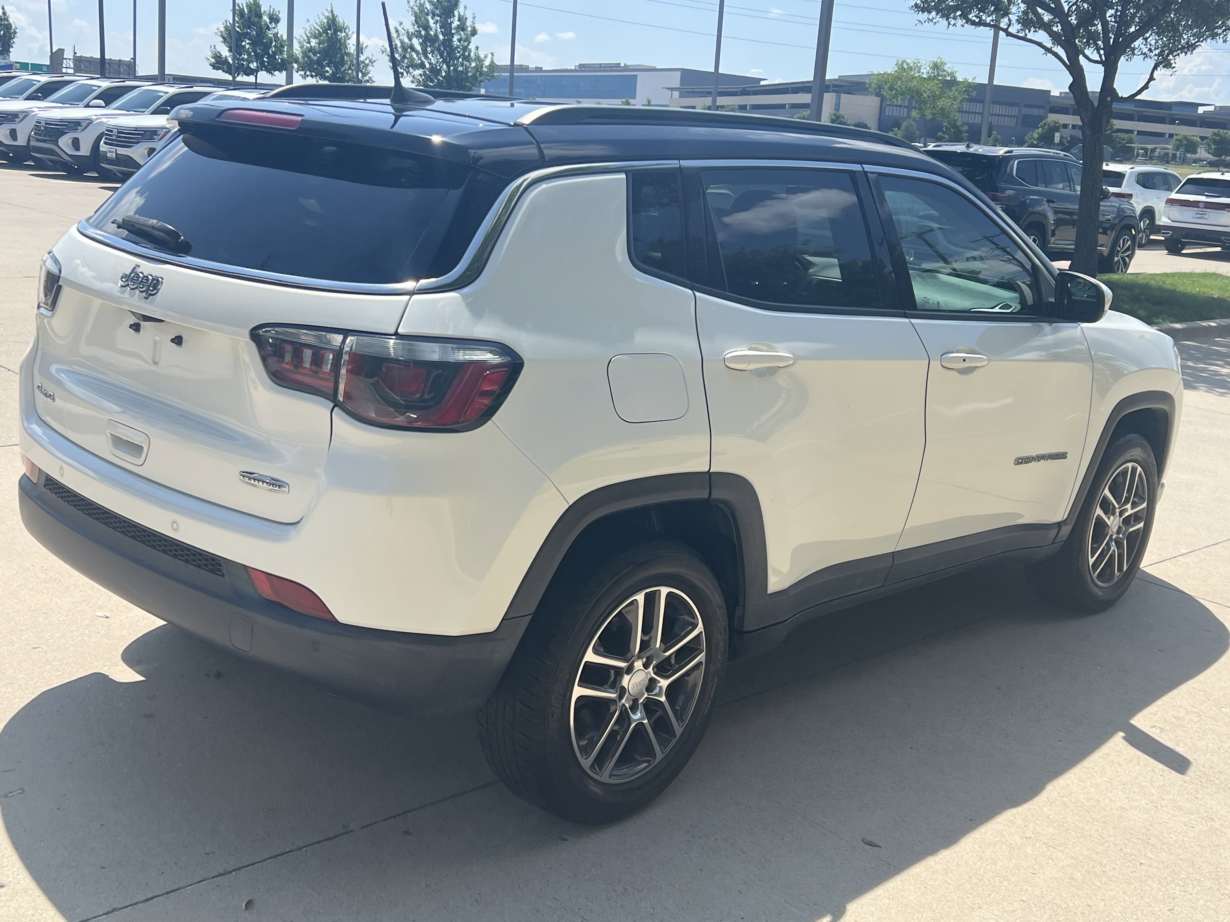 Used 2018 Jeep Compass Latitude w/ Popular Equipment Group AWD/4WD image 10