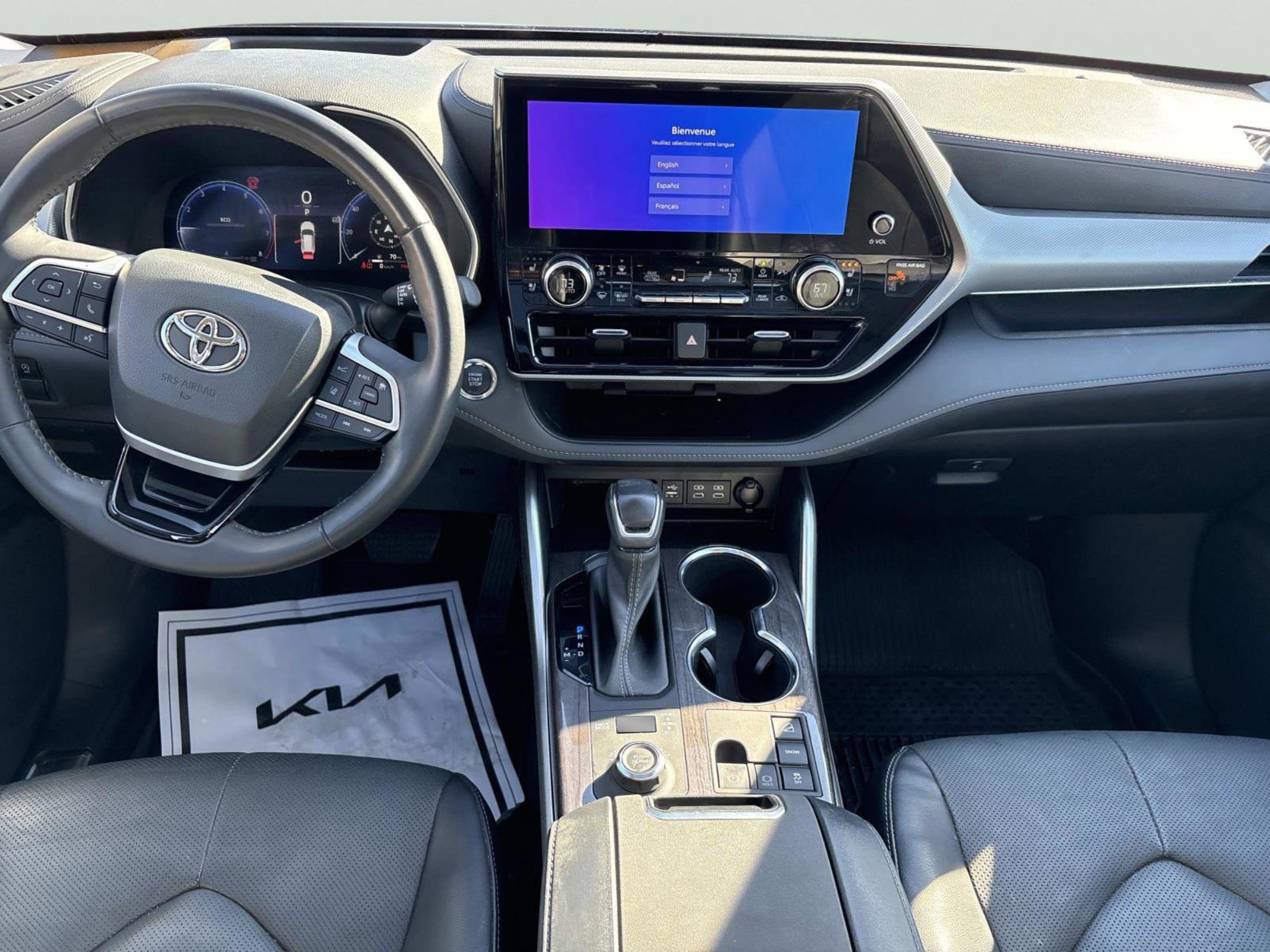 Used 2023 Toyota Highlander Platinum image 18