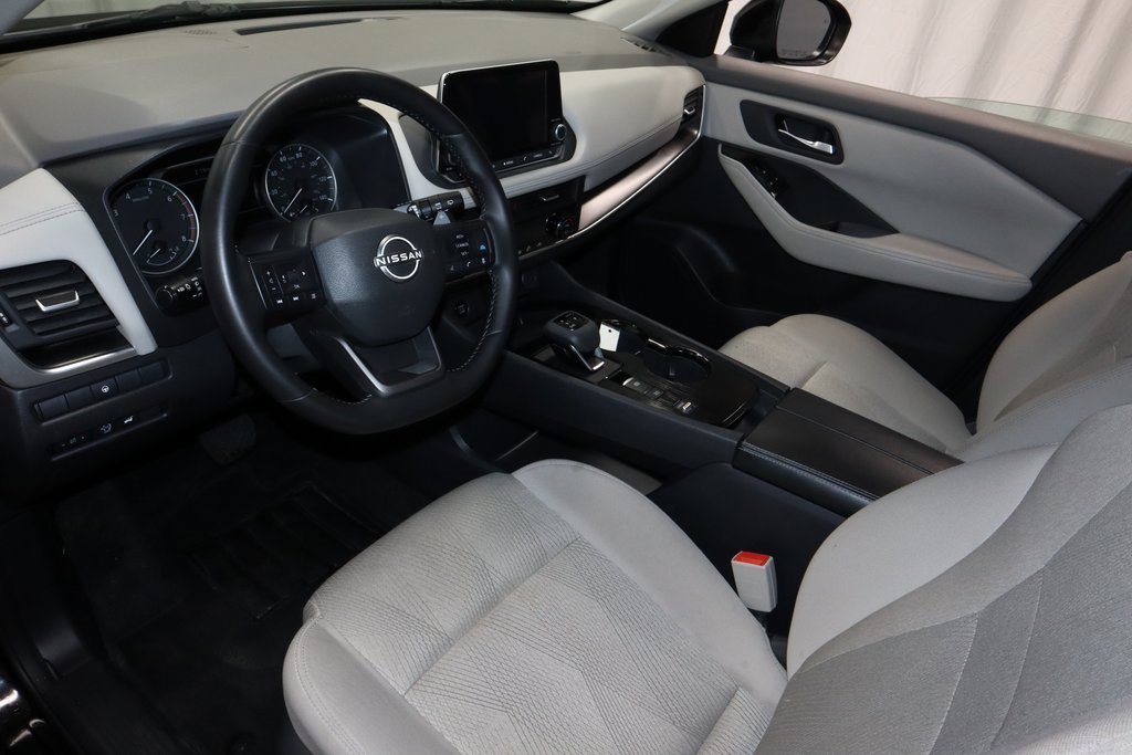 Certified 2025 Nissan Rogue SV image 24