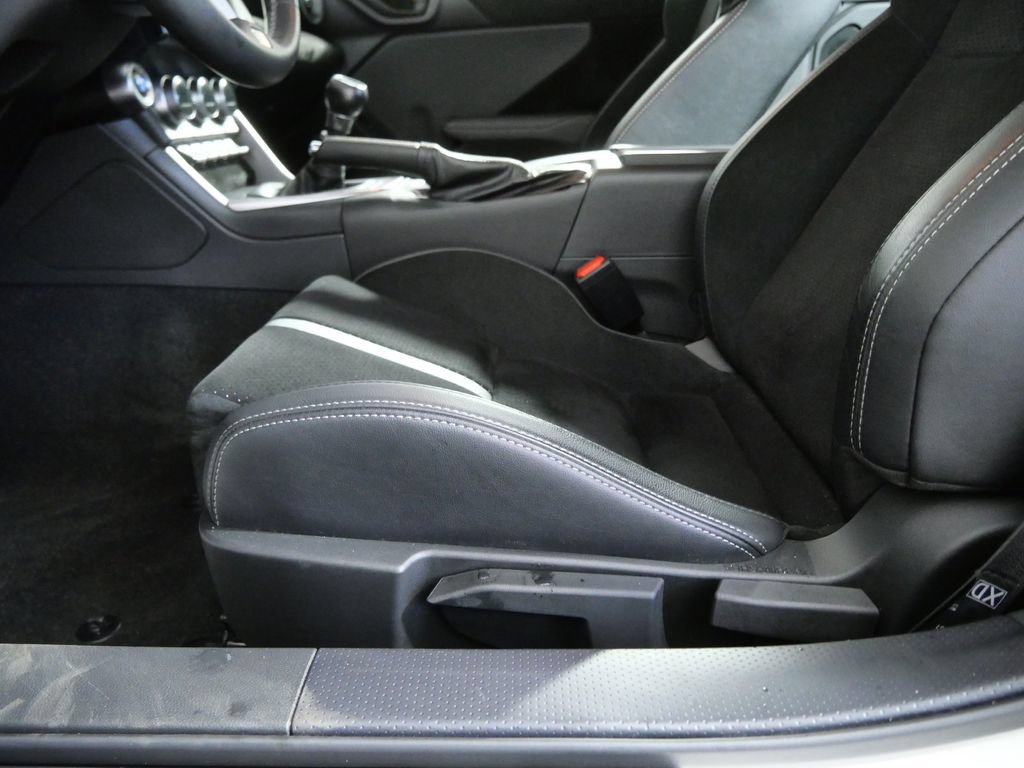 Used 2025 Toyota GR86 Premium w/ ALL Weather Mat Package (TMS) RWD image 13