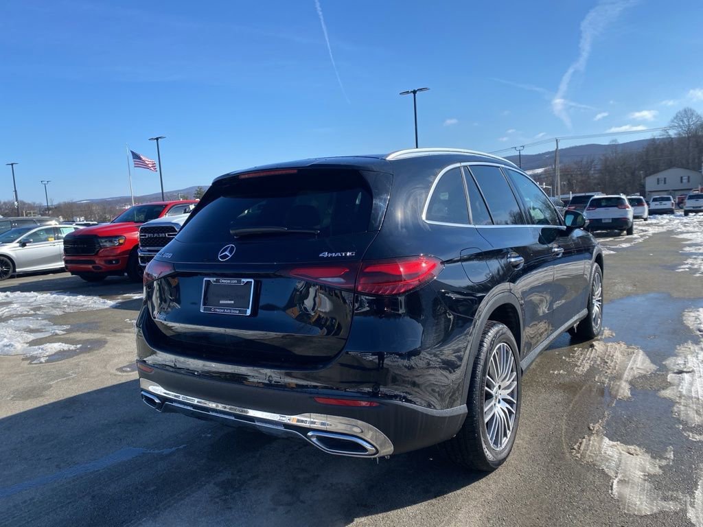 Used 2024 Mercedes-Benz GLC 300 4MATIC image 2