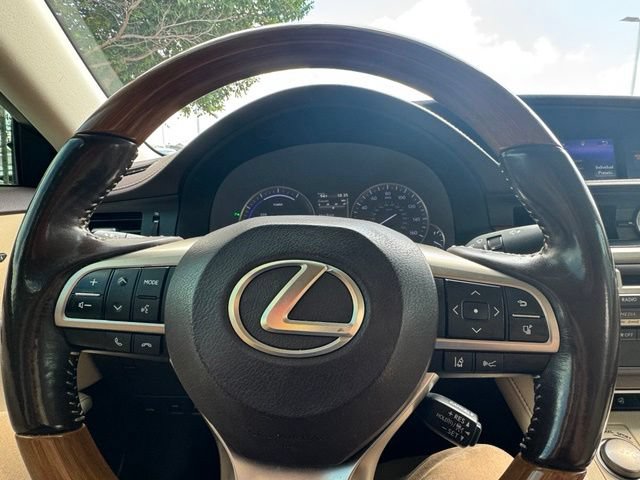 Used 2017 Lexus ES 300h FWD image 14